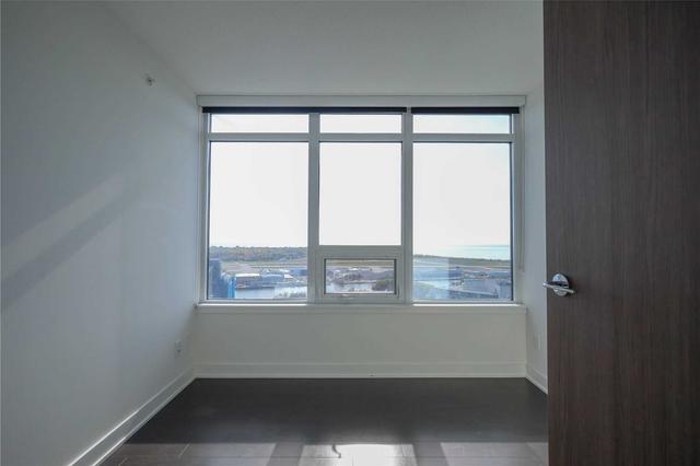 2815 - 17 Bathurst St, Condo with 3 bedrooms, 2 bathrooms and 1 parking in Toronto ON | Image 5