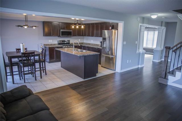 2292 Hackett Pl, House detached with 4 bedrooms, 5 bathrooms and 6 parking in Oshawa ON | Image 3