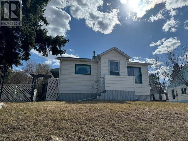 5003 44 Avenue, House detached with 2 bedrooms, 1 bathrooms and 1 parking in Ponoka AB | Image 1