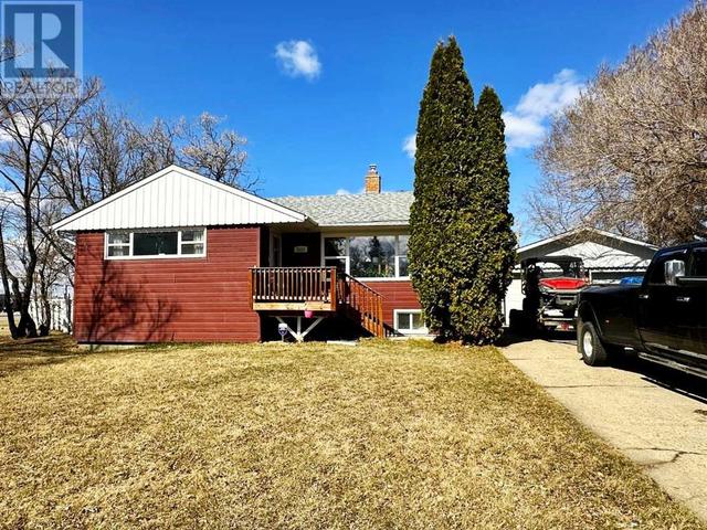 9926 107 Avenue, House detached with 3 bedrooms, 2 bathrooms and 6 parking in Grande Prairie AB | Image 2
