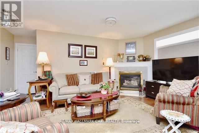 25 Glen Oak Crt, House detached with 2 bedrooms, 3 bathrooms and 9 parking in Barrie ON | Image 33