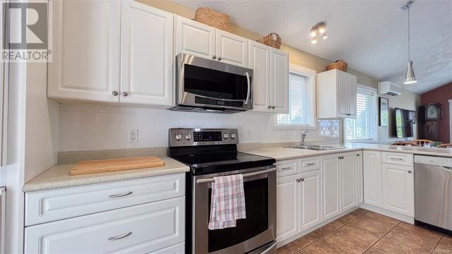 6231 Selkirk Terr, House detached with 5 bedrooms, 3 bathrooms and 4 parking in North Cowichan BC | Image 11
