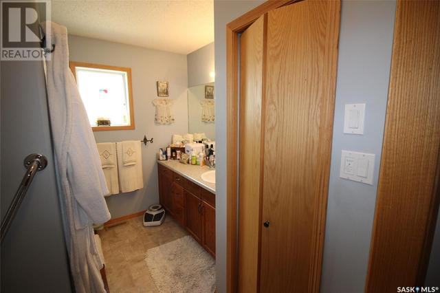 135 Elm Avenue N, House detached with 3 bedrooms, 3 bathrooms and null parking in Eastend SK | Image 24