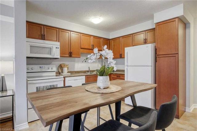 95 Lambeth Way, Townhouse with 3 bedrooms, 3 bathrooms and 2 parking in Guelph ON | Image 24