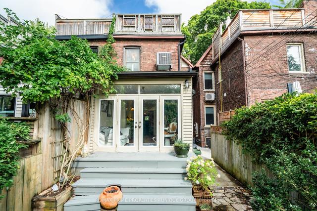 33 Bloomfield Ave, House semidetached with 3 bedrooms, 2 bathrooms and 2 parking in Toronto ON | Image 22