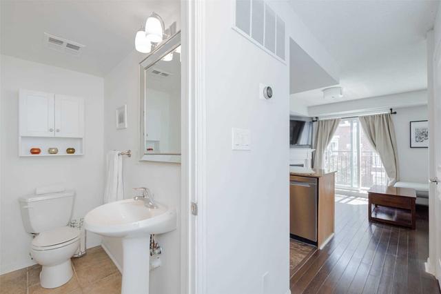 814 - 12 Laidlaw St, Townhouse with 2 bedrooms, 2 bathrooms and 1 parking in Toronto ON | Image 17