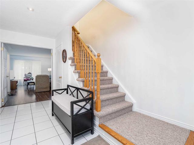 65 Kimberley Cres, Townhouse with 4 bedrooms, 3 bathrooms and 1 parking in Brampton ON | Image 3