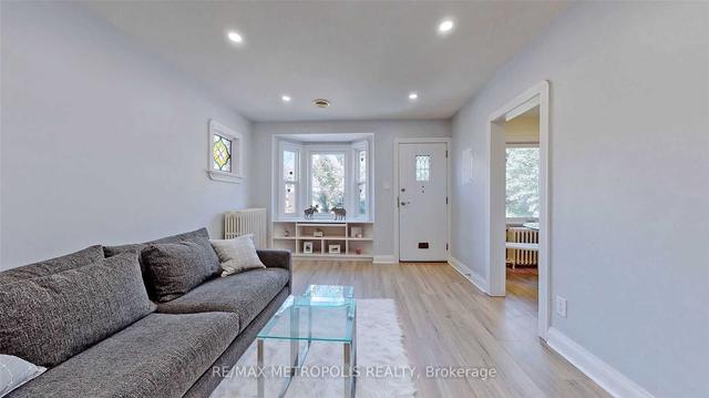 409 Mortimer Ave, House detached with 2 bedrooms, 3 bathrooms and 1 parking in Toronto ON | Image 25