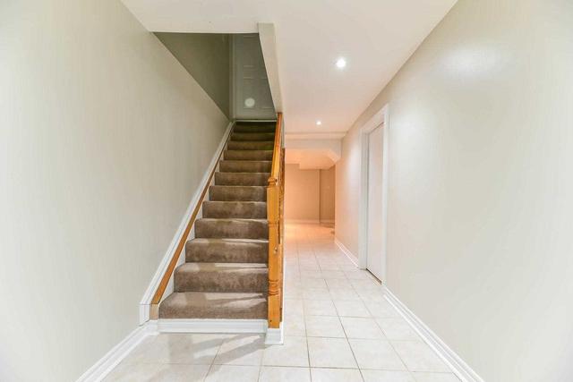 102 Jaffa Dr, House detached with 4 bedrooms, 4 bathrooms and 4 parking in Brampton ON | Image 17