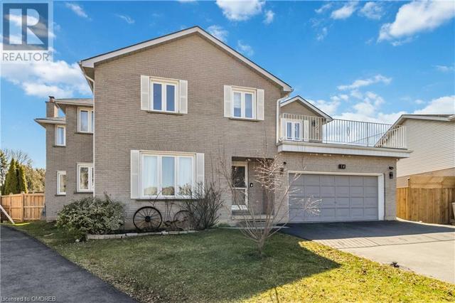 14 Pinto Court, House detached with 4 bedrooms, 2 bathrooms and 6 parking in Brantford ON | Image 2
