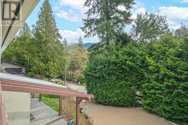 6945 Marine Drive, House detached with 4 bedrooms, 3 bathrooms and 4 parking in West Vancouver BC | Image 34