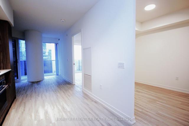 2009 - 55 Cooper St, Condo with 1 bedrooms, 1 bathrooms and 1 parking in Toronto ON | Image 3