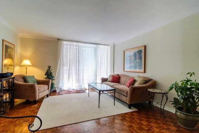 409 - 335 Lonsdale Rd, Condo with 3 bedrooms, 2 bathrooms and 1 parking in Toronto ON | Image 2