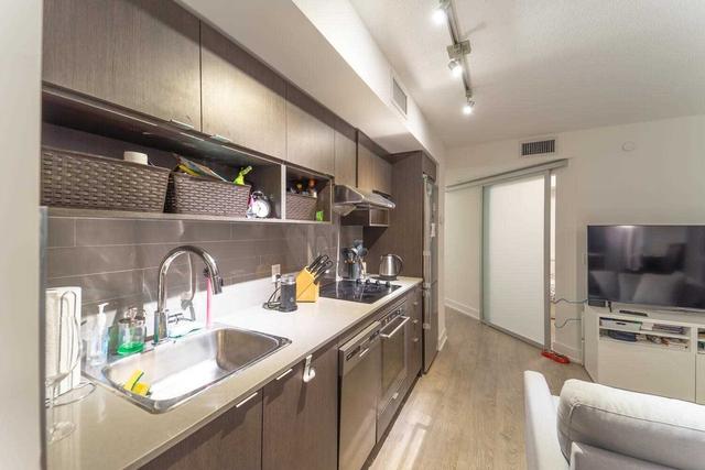 1202 - 7 Mabelle Ave, Condo with 2 bedrooms, 2 bathrooms and 1 parking in Toronto ON | Image 3