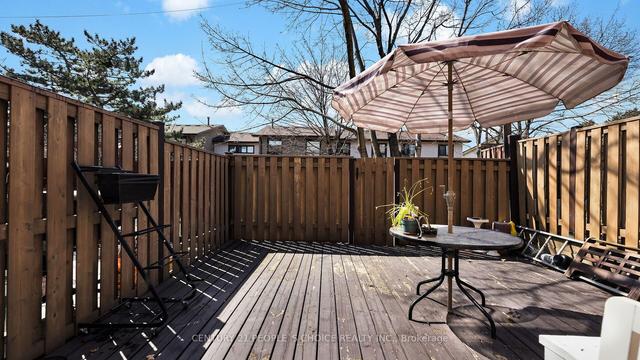 64 Dawson Cres, Townhouse with 3 bedrooms, 3 bathrooms and 2 parking in Brampton ON | Image 29