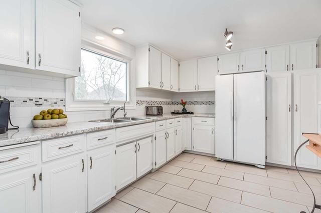 9 Hasting Blvd, House detached with 3 bedrooms, 2 bathrooms and 2 parking in Guelph ON | Image 2