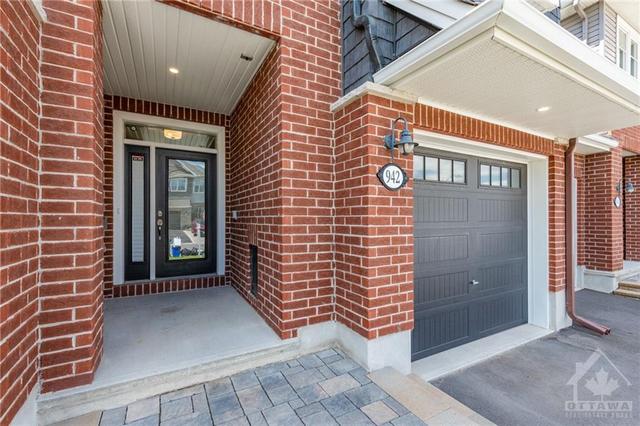 942 Geographe Terrace, Townhouse with 3 bedrooms, 3 bathrooms and 3 parking in Ottawa ON | Image 2