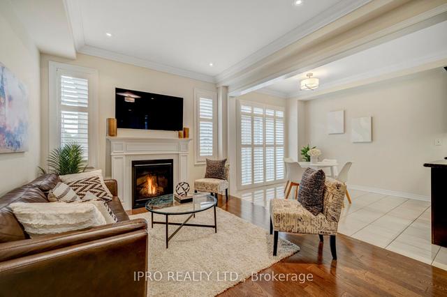 3908 Arvona Pl, House semidetached with 4 bedrooms, 3 bathrooms and 3 parking in Mississauga ON | Image 4