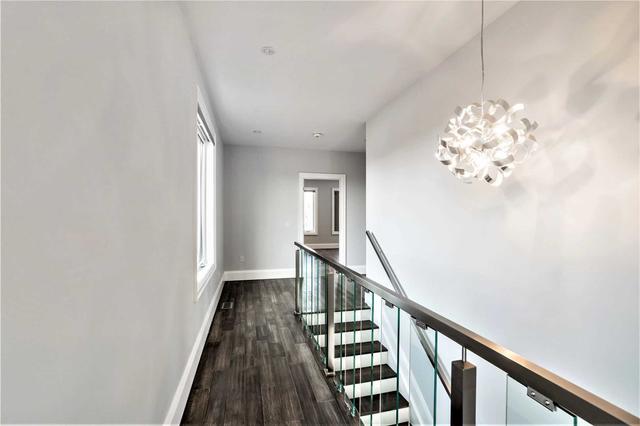 310 Melrose St, House detached with 3 bedrooms, 3 bathrooms and 3 parking in Toronto ON | Image 7