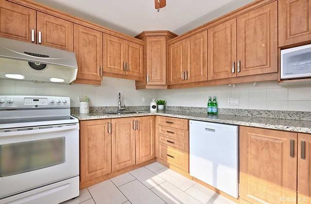 170 Song Meadoway, Townhouse with 3 bedrooms, 2 bathrooms and 2 parking in Toronto ON | Image 5