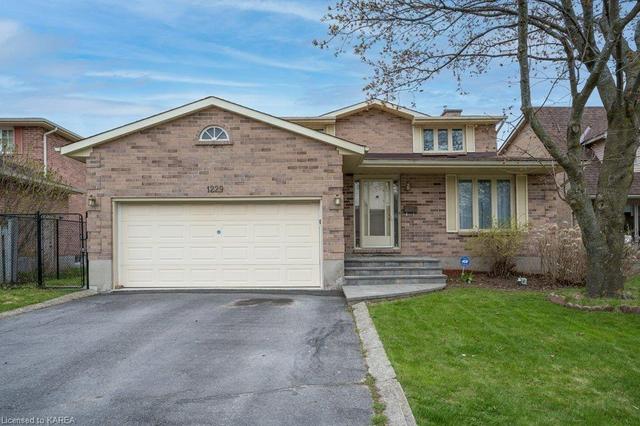 1229 Humberside Drive, House detached with 4 bedrooms, 3 bathrooms and null parking in Kingston ON | Image 1