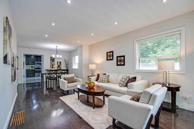 97 Westcroft Dr, House detached with 3 bedrooms, 3 bathrooms and 6 parking in Toronto ON | Image 3