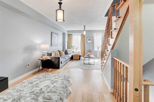 16 Belanger Cres, House attached with 3 bedrooms, 3 bathrooms and 2 parking in Toronto ON | Image 23
