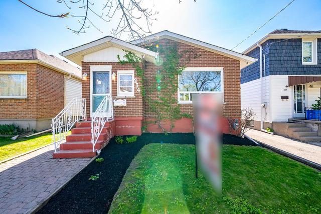 234 Roxborough Ave, House detached with 2 bedrooms, 1 bathrooms and 2 parking in Oshawa ON | Card Image