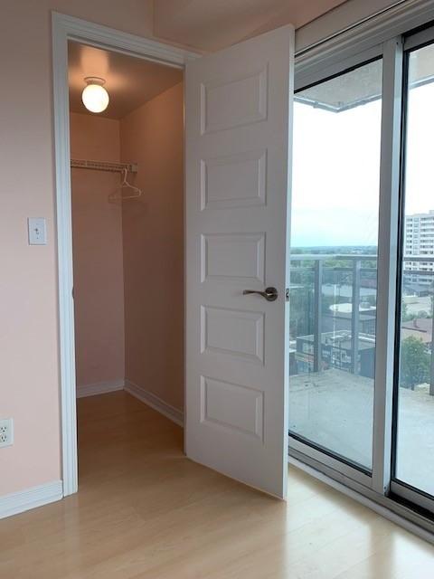 810 - 215 Queen St E, Condo with 2 bedrooms, 2 bathrooms and 1 parking in Brampton ON | Image 12