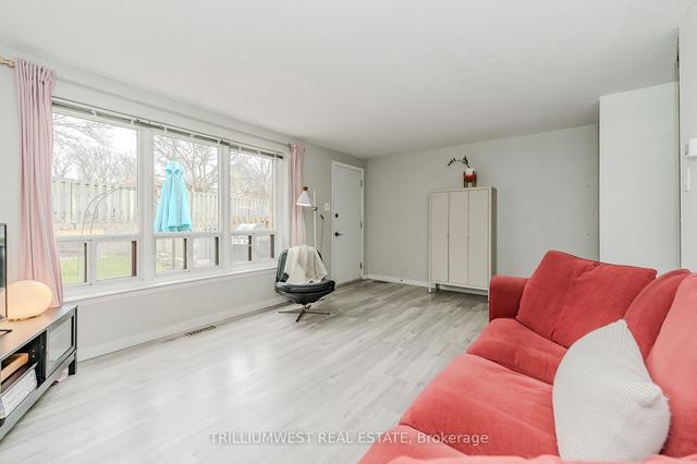 3 - 280 Thaler Ave, Townhouse with 3 bedrooms, 2 bathrooms and 1 parking in Kitchener ON | Image 3