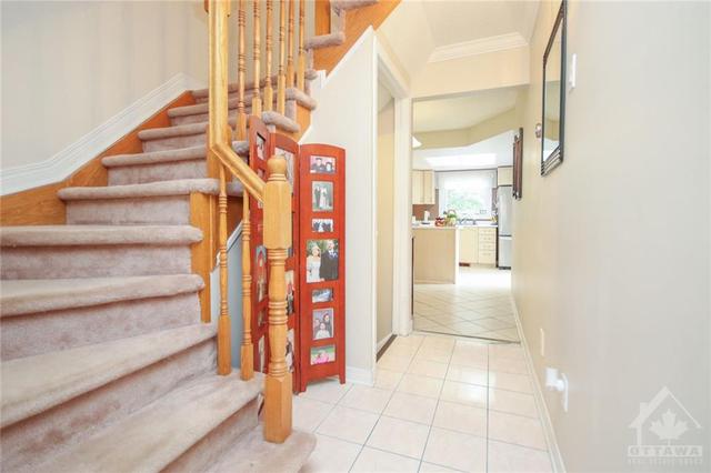 41 Grenadier Way, Townhouse with 3 bedrooms, 3 bathrooms and 4 parking in Ottawa ON | Image 10