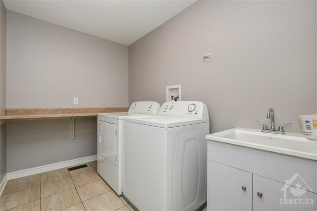 1468 Bortolotti Crescent, House detached with 4 bedrooms, 2 bathrooms and 6 parking in Ottawa ON | Image 27