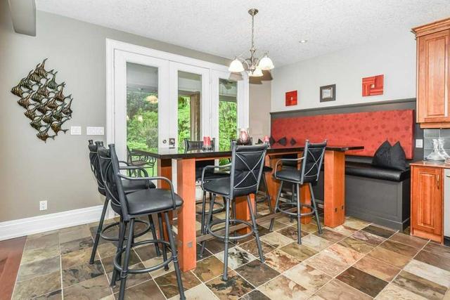 101 Dirksen Crt, House detached with 3 bedrooms, 3 bathrooms and 6 parking in Kitchener ON | Image 8