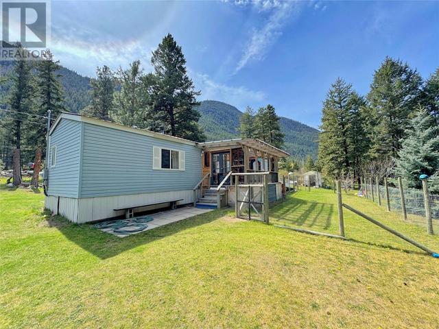 2446 Hwy 3, House other with 2 bedrooms, 2 bathrooms and null parking in Central Kootenay B BC | Image 43