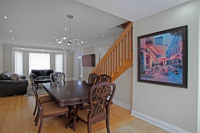 107 Yorkview Dr, House detached with 3 bedrooms, 5 bathrooms and 4 parking in Toronto ON | Image 3