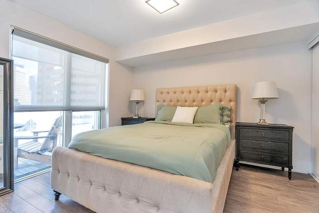 810 - 300 Front St W, Condo with 2 bedrooms, 2 bathrooms and 1 parking in Toronto ON | Image 4