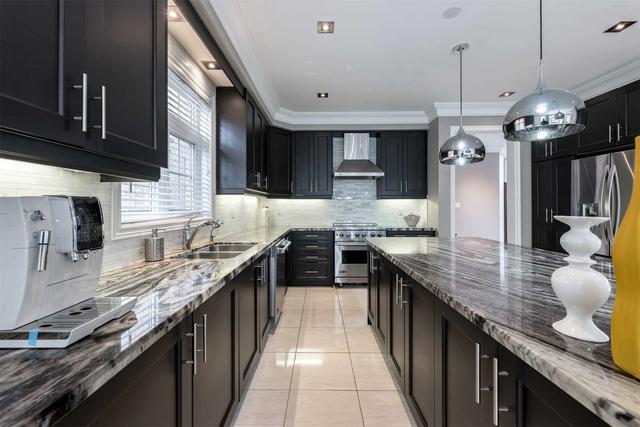 133 Stanton Ave, House detached with 4 bedrooms, 4 bathrooms and 7 parking in Vaughan ON | Image 5
