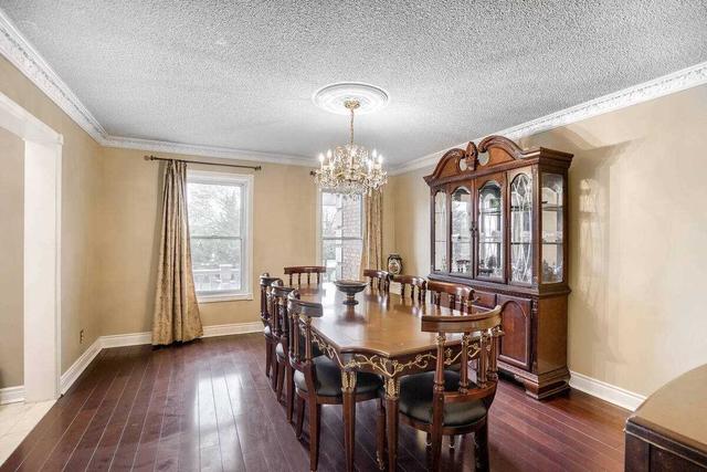 31 Rosegarden Dr, House detached with 4 bedrooms, 4 bathrooms and 20 parking in Brampton ON | Image 2