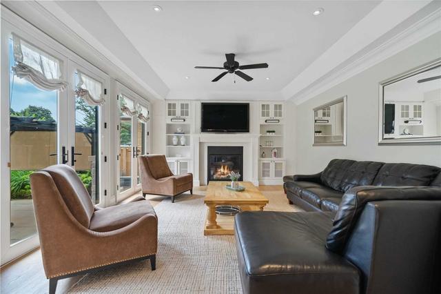 17 Hill Garden Rd, House detached with 5 bedrooms, 5 bathrooms and 8 parking in Toronto ON | Image 3