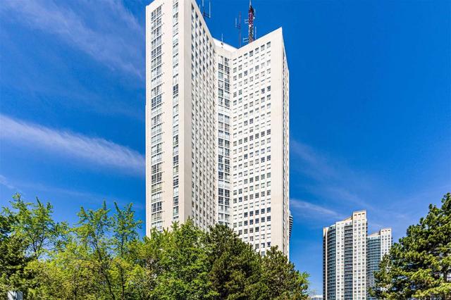 2205 - 3650 Kaneff Cres, Condo with 3 bedrooms, 2 bathrooms and 1 parking in Mississauga ON | Image 1