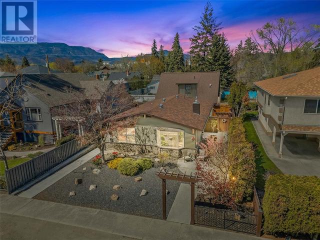664 Patterson Avenue, House detached with 5 bedrooms, 3 bathrooms and 1 parking in Kelowna BC | Image 1