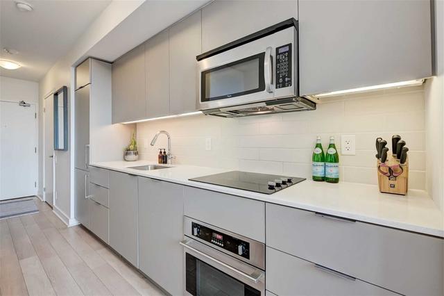 405 - 5 Hanna Ave, Condo with 1 bedrooms, 2 bathrooms and 1 parking in Toronto ON | Image 2