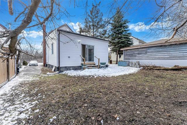 64 Fisher St, House detached with 3 bedrooms, 2 bathrooms and 4 parking in Oshawa ON | Image 25