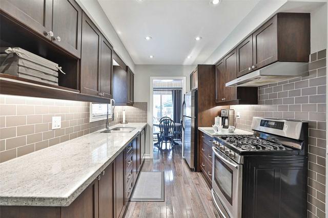 10 Grandhall Crt, House detached with 3 bedrooms, 3 bathrooms and 4 parking in Toronto ON | Image 2