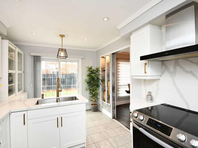 2 Cashel St, House detached with 3 bedrooms, 3 bathrooms and 5 parking in Brampton ON | Image 7