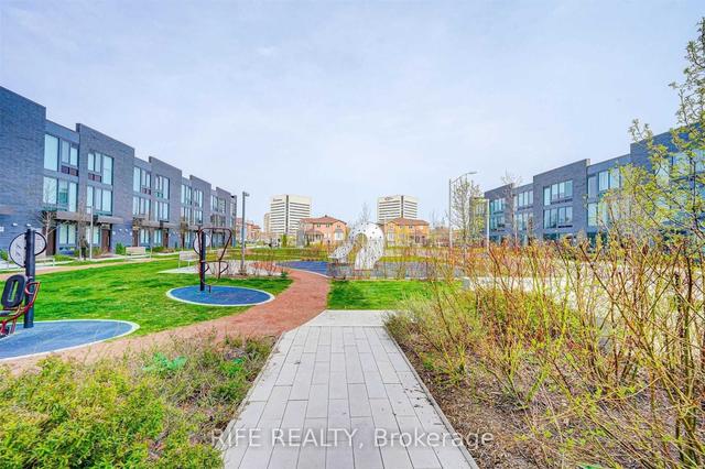 2011 - 2 Sonic Way, Condo with 2 bedrooms, 2 bathrooms and 1 parking in Toronto ON | Image 6