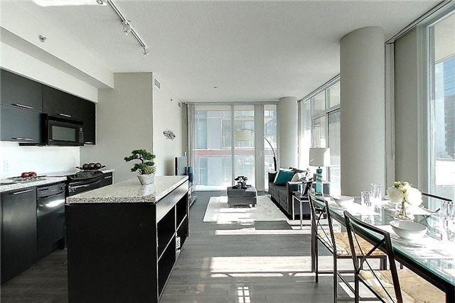 818 - 21 Nelson St, Condo with 2 bedrooms, 2 bathrooms and 1 parking in Toronto ON | Image 5