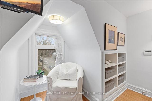 114 Wells St, House semidetached with 4 bedrooms, 2 bathrooms and 1 parking in Toronto ON | Image 10