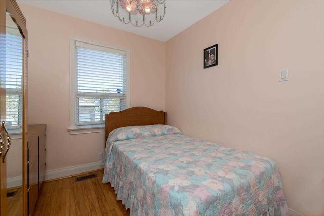 58 Kane Ave, House detached with 2 bedrooms, 2 bathrooms and 3 parking in Toronto ON | Image 8