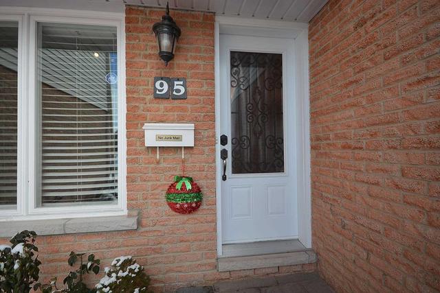 95 Harridine Rd, House semidetached with 3 bedrooms, 2 bathrooms and 2 parking in Brampton ON | Image 2